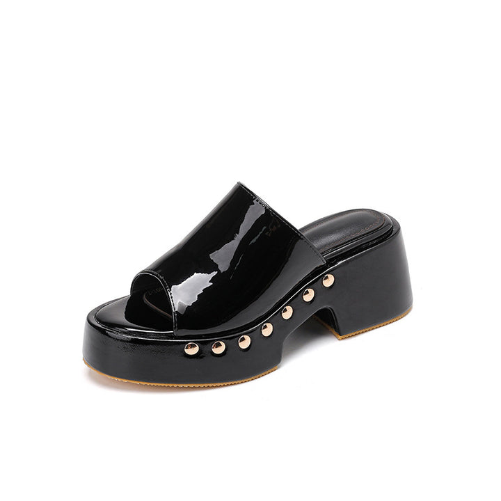 Femme Chunky Platform Slide Sandaler med dekorative nitter Stilla