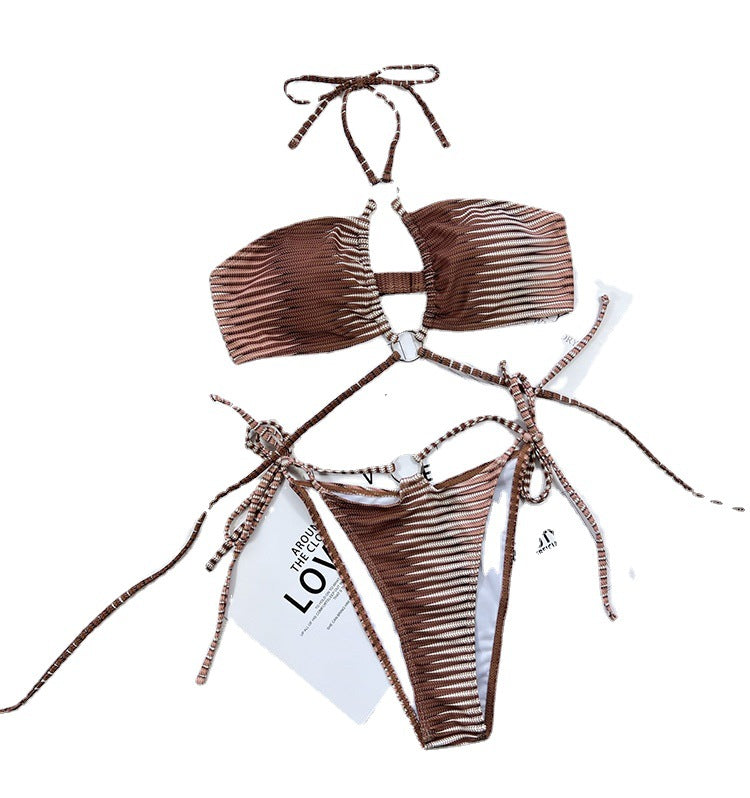 Dame Triangel-Bikini med innovativ ringdetalje og trendy bånd Stilla