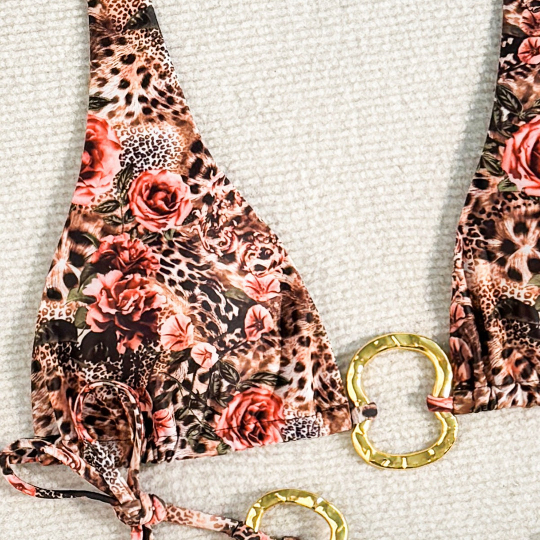 Dame bikini-sæt med elegant blomstermønster og guld detaljer Stilla