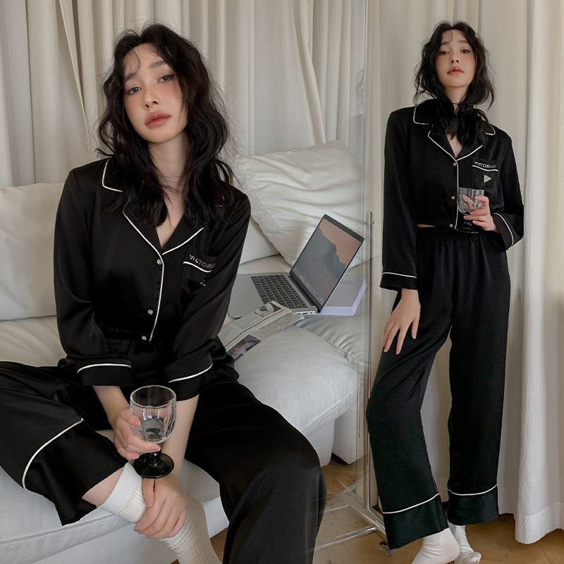 Dame Satin Pyjamasæt med elegante kontrastdetaljer Stilla