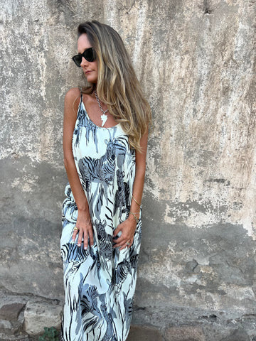 Dame Maxi-kjole med sidelommer og elegant dyreprint Stilla
