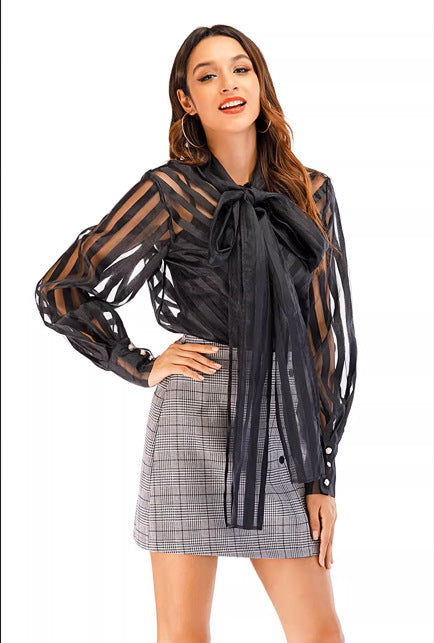Dame Elegant bluse med voluminøs sløjfekrave og trendy stribemønster Skovae