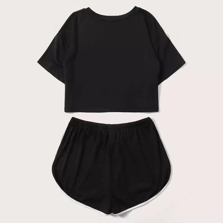 Dame afslappet pyjamasæt med kort top og shorts Stilla