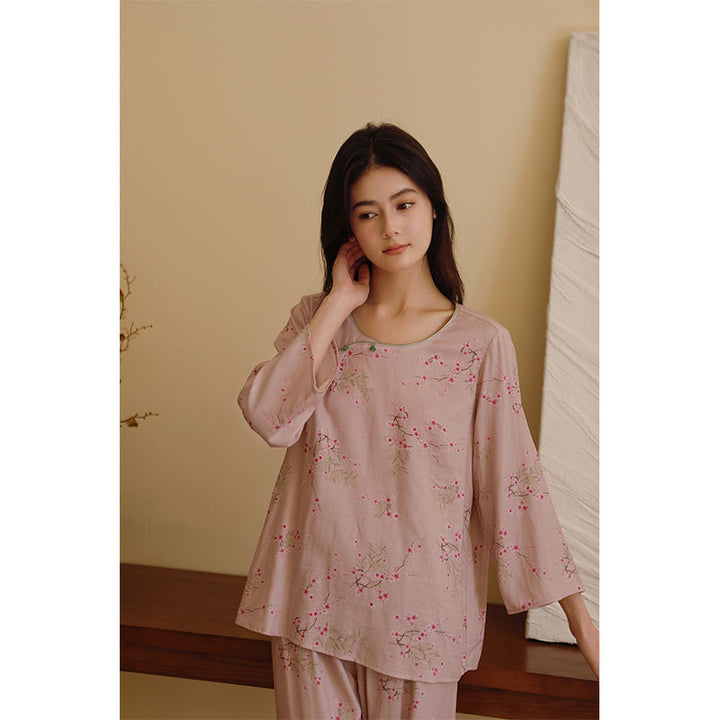Dame Pyjama-sæt med blomstret design og behagelige, åndbare stofegenskaber Stilla