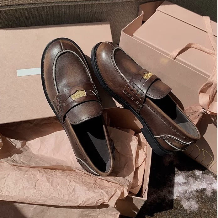 Dame Glinsende Loafers med Elegant Hardware Stilla