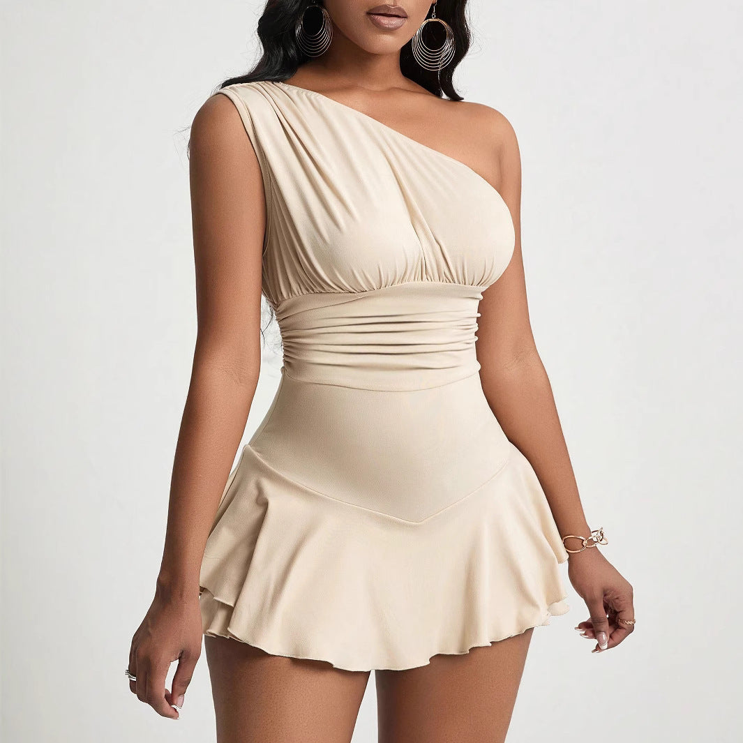 Kvinders asymmetrisk mini kjole med blødt materiale og elegant drapering design Stilla