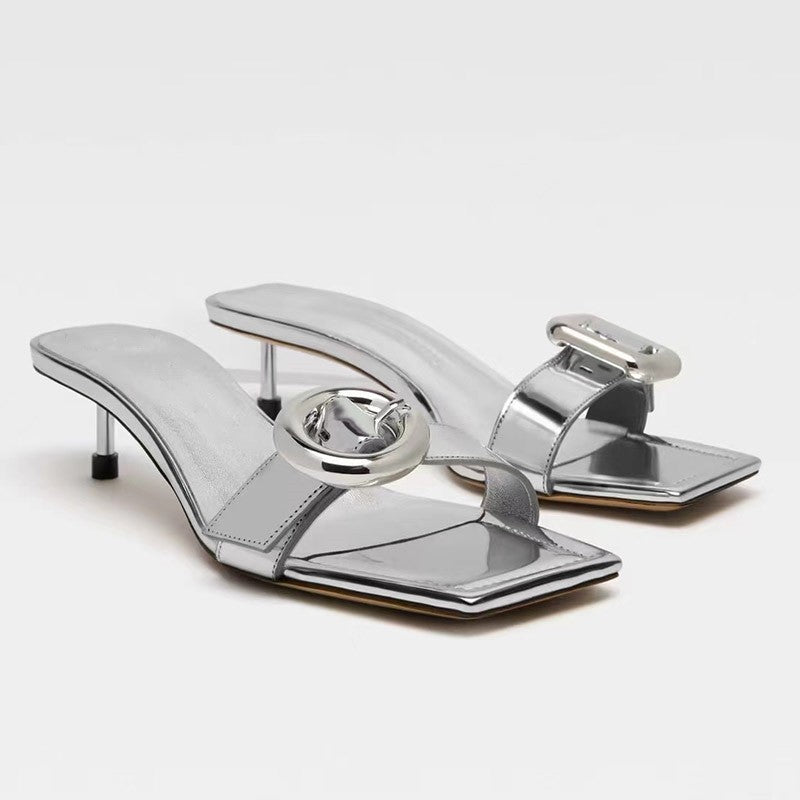 Femme Højglans Åben Tå Slingback Hæle med dekorativt Spænde-Detail Stilla