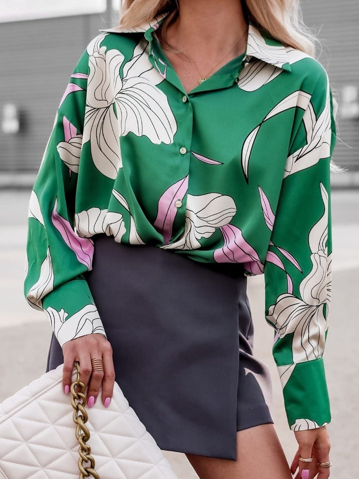 Damebluse med blomstret design og oversized snit Stilla
