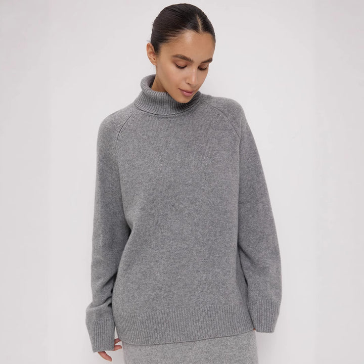 Kvinders hyggelige turtleneck sweater lavet af fin strik materiale Stilla