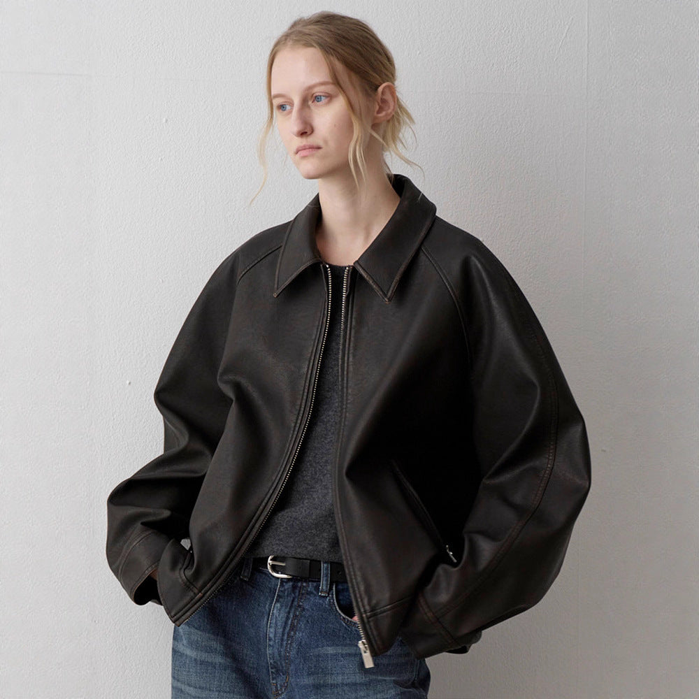 Kvindernes elegante læderjakke i minimalistisk design Stilla