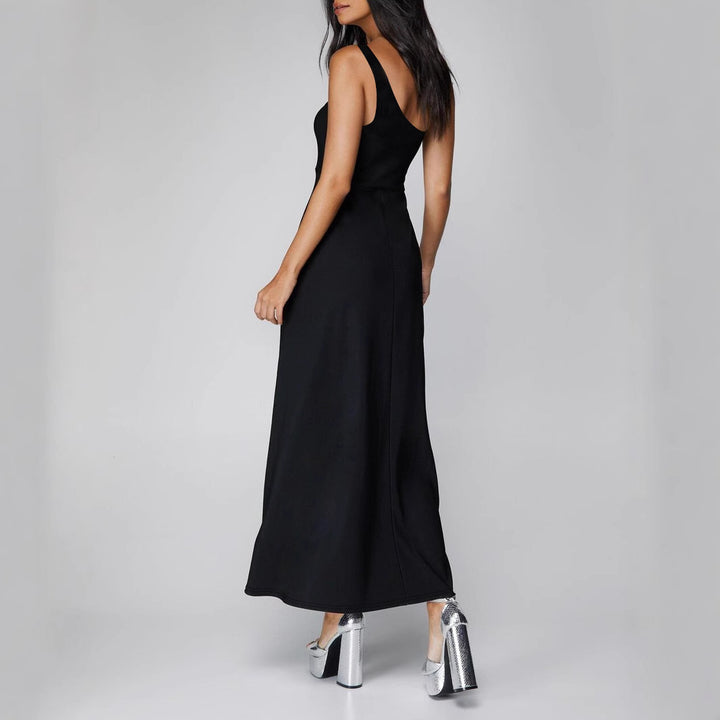Dame Maxi-kjole med asymmetrisk snit og elegant flare Stilla