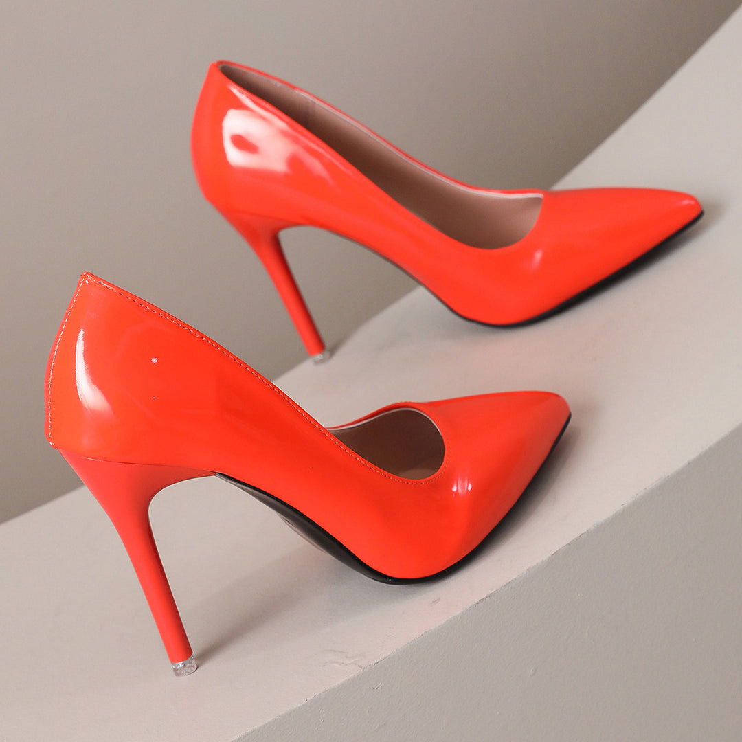 Dame pumps med stilfuldt spidsdesign og glinsende lakoverflade Stilla