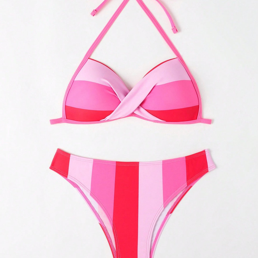 Dame bikini-sæt med innovativt twist-design og høj benudskæring Stilla