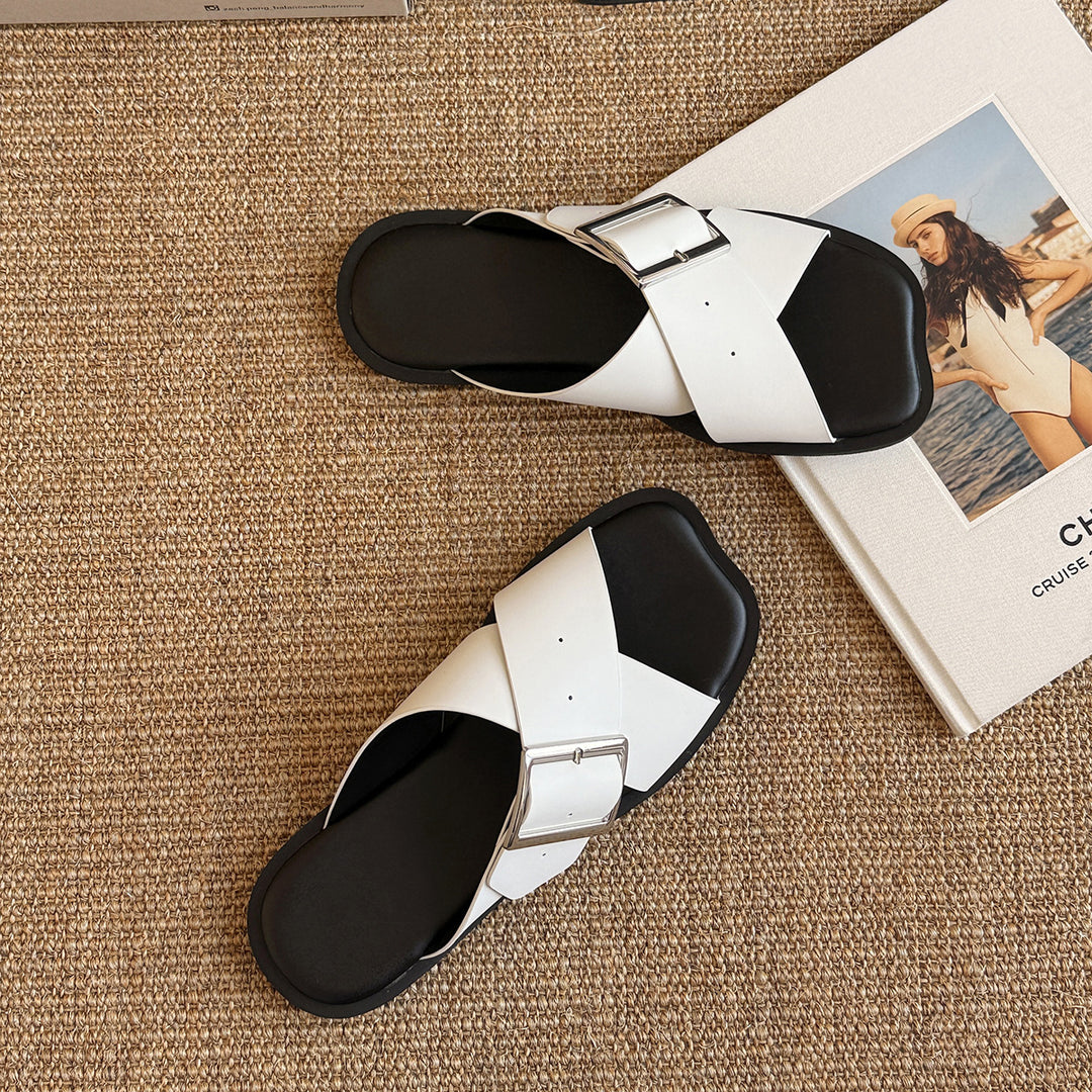 Femme Cross-Front Slide Sandaler med spænde-detalje Stilla