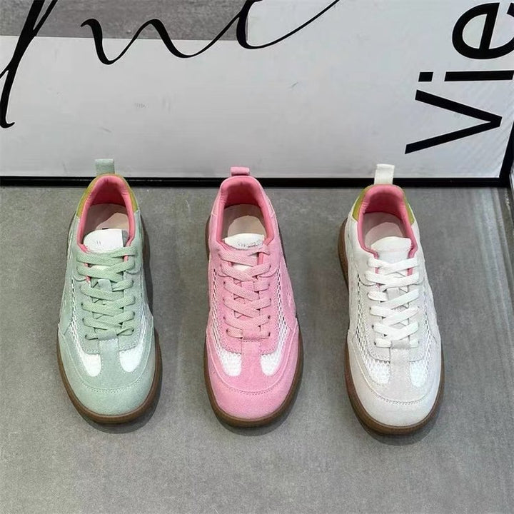 Dame sneakers i sportsligt-elegant design med åndbart mesh-overflade og modeaccent Stilla