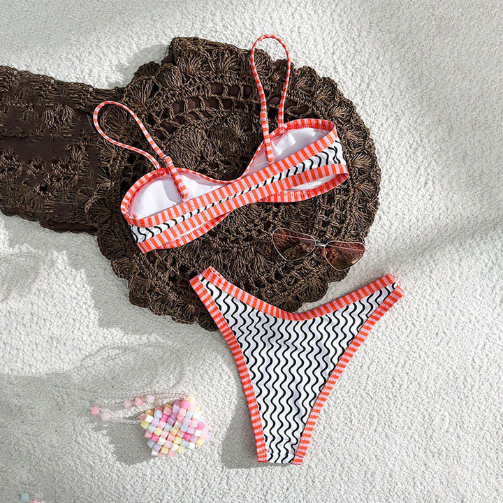 Dame Bikini-sæt med struktureret bølgemønster og sporty stropdesign Skovae