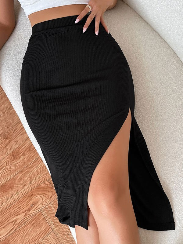 Dame midi nederdel med høj split og struktureret riblook Skovae