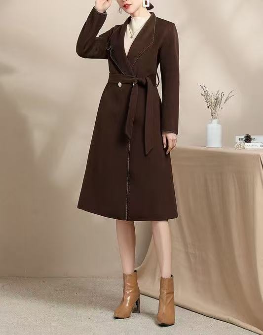 Dame elegant vatteret frakke med sidelommer og moderne revers Stilla
