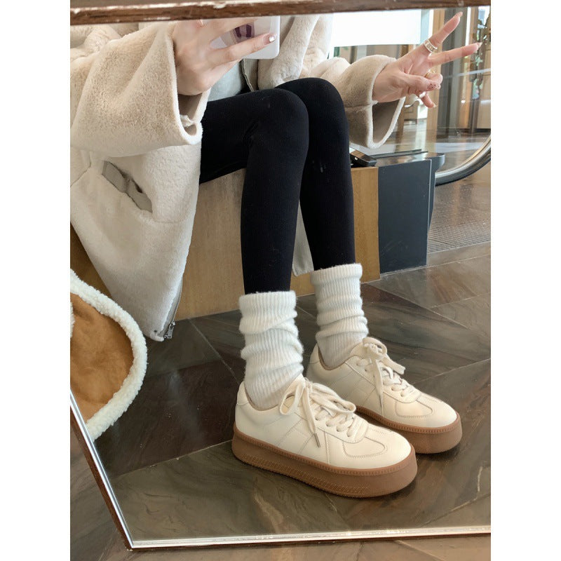 Damer retro-inspirerede fritidssneakers med strukturerede læderdetaljer Stilla