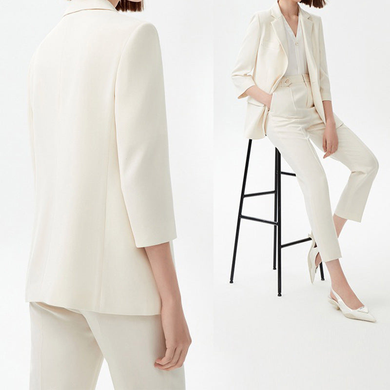 Dame Halvlang Blazer med elegante detaljer og smalt snit Stilla
