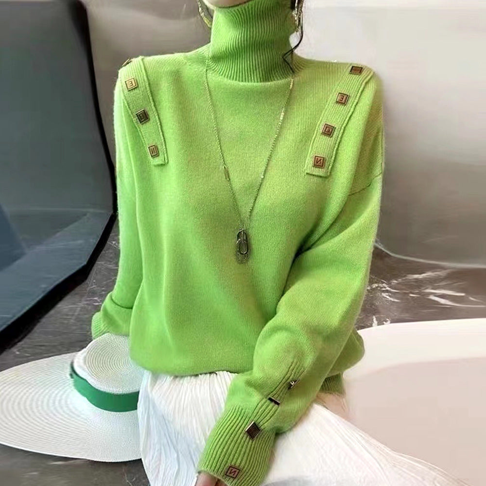 Kvinders højhals sweater med dekorative knapdetaljer Stilla