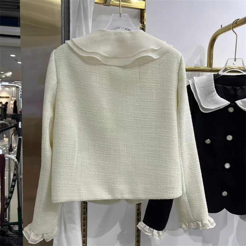 Dame elegant kort jakke med flæse detaljer og dekorative knapper Stilla