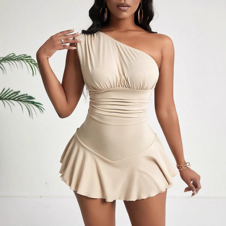 Kvinders asymmetrisk mini kjole med blødt materiale og elegant drapering design Stilla