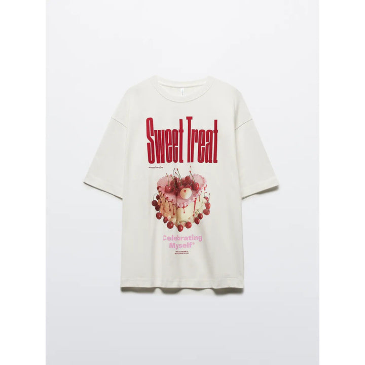 Dame T-shirt med kreativt grafisk dessertmotiv og oversized pasform Stilla