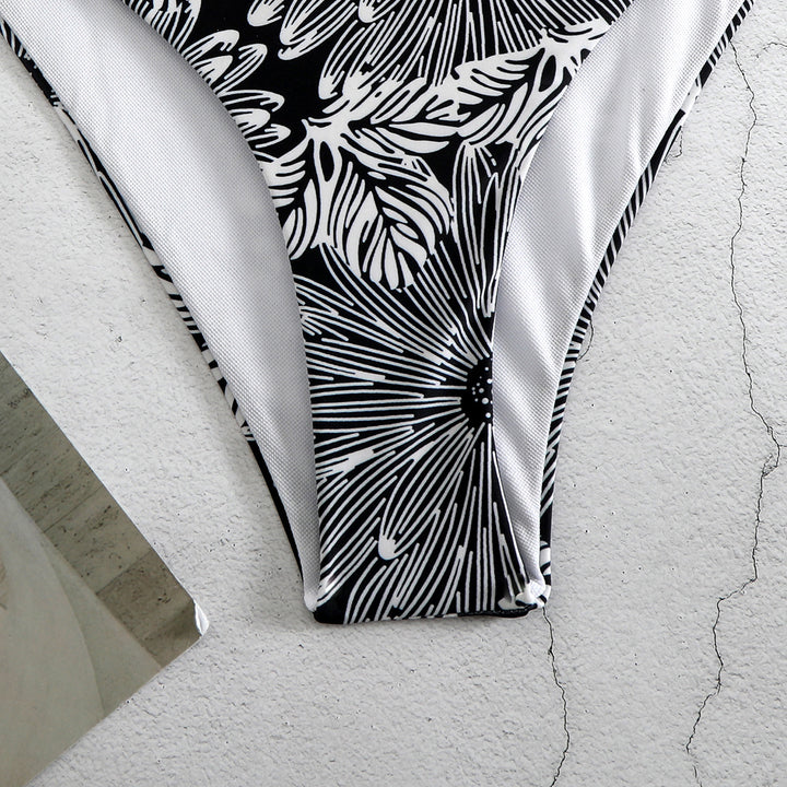 Dame Bikini-sæt med elegant snit, gyldne kædetrækkere og blomsterprint Stilla