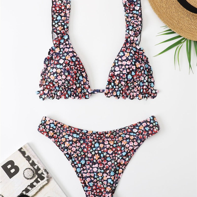 Dame triangel-bikini med legende volanger og blomsterdesign Stilla