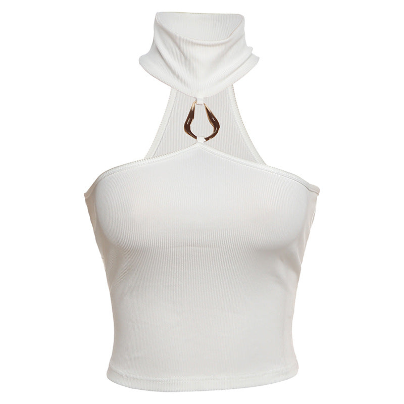 Kvinders sporty crop-top med smagfuld choker og dekorativ detalje Skovae