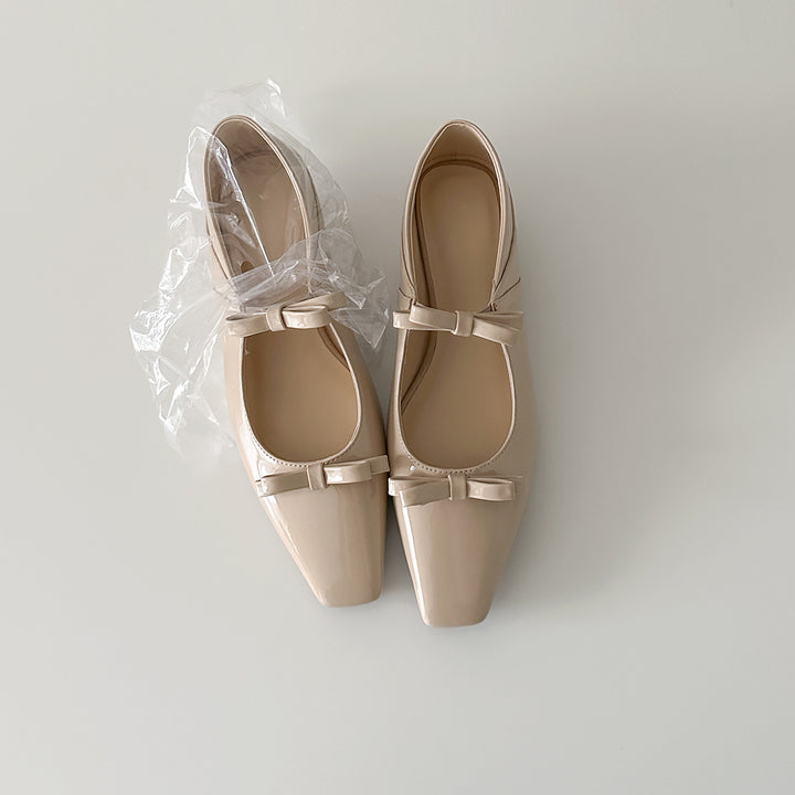 Stilfulde damers ballerina flade med firkantet tåform og dekorativ sløjfe Stilla