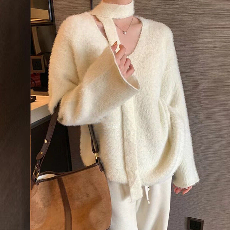 Dame grovstriktr sweater med dyb V-hals og flotte bånd detaljer Stilla
