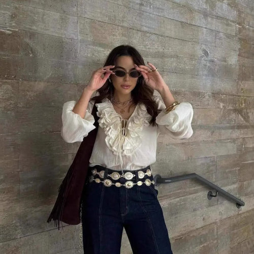 Femme Rynk Off-Shoulder Bluse med Snøre Detalje Stilla