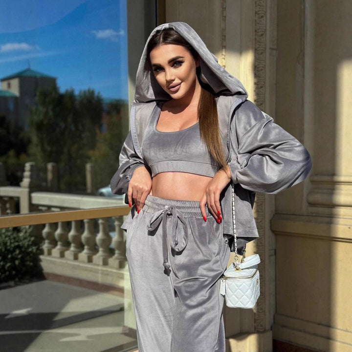 Kvinders stilfulde velour loungewear sæt med hætte Skovae