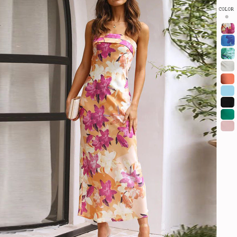 Dame Elegant aftenkjole med off-shoulder design og satinoverflade Stilla
