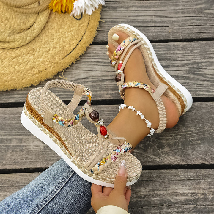 Dame platform-sandaler med farverigt remdesign og komfortabel fodsenge Stilla
