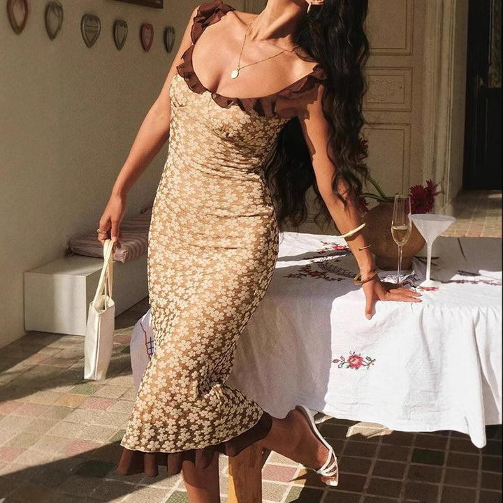 Damer tætsiddende floral midi kjole med ruffles detaljer Stilla