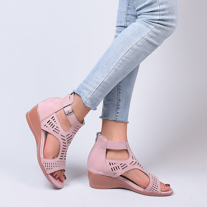 Dame wedge-sandaler med åndbart snit og elegant rem-design Stilla