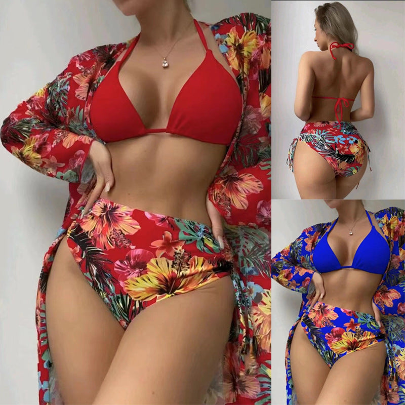 Dame bikiniset med blomsterdesign og asymmetrisk detaljer Stilla
