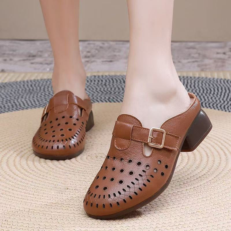 Dame Clogs med perforeret design og elegant spænde Stilla