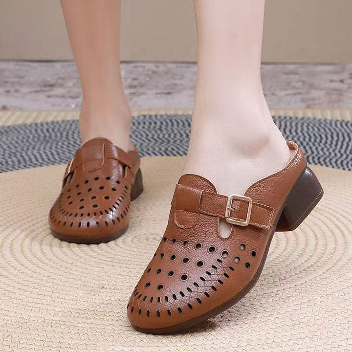 Dame Clogs med perforeret design og elegant spænde Stilla