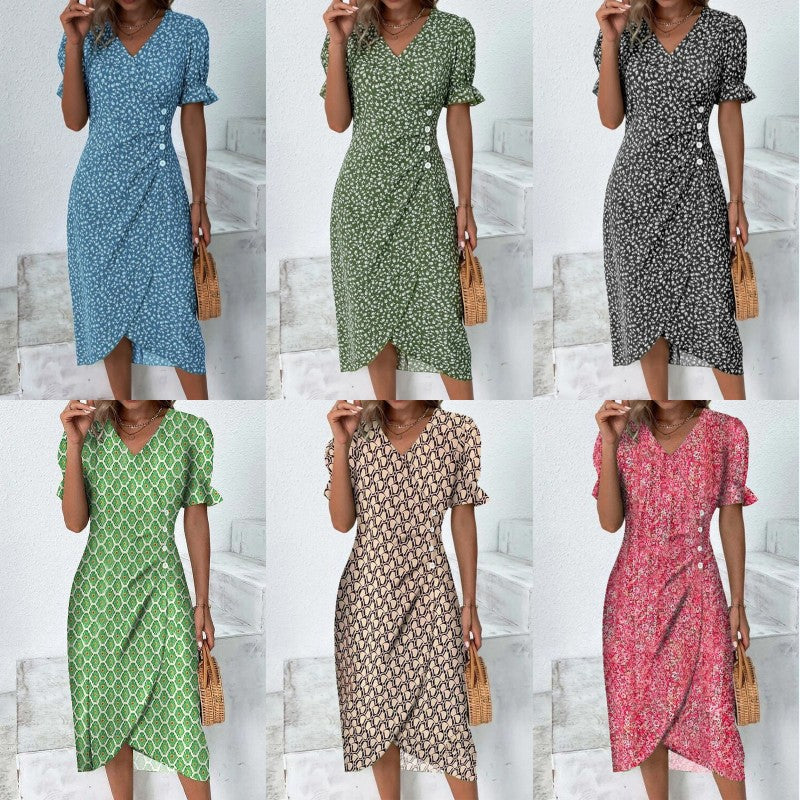 Dame wrapkjole med floral design og elegante knapdetaljer Stilla