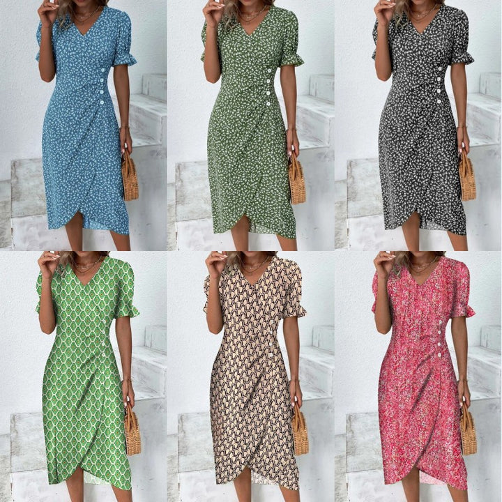 Dame wrapkjole med floral design og elegante knapdetaljer Stilla