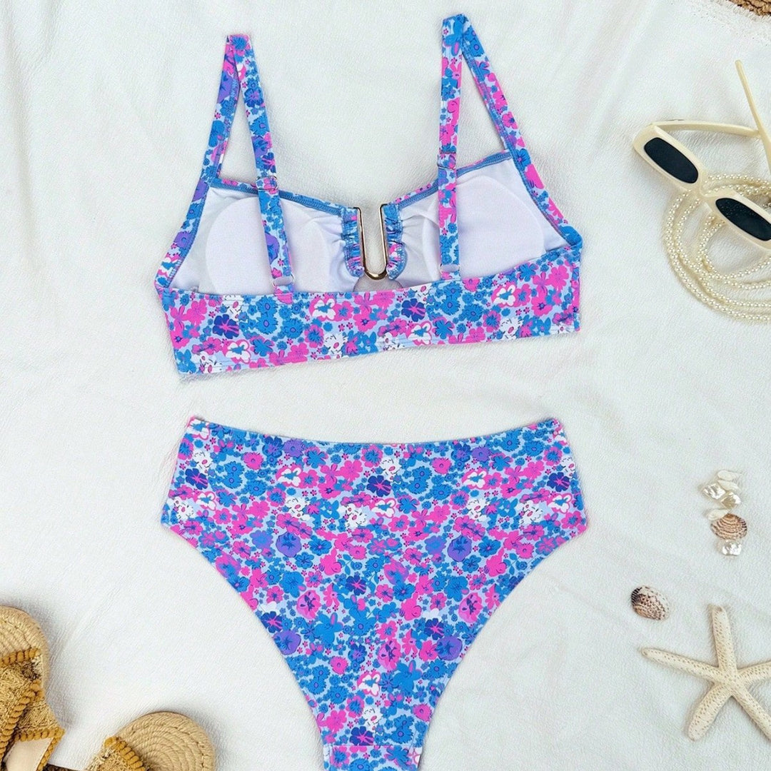Dame bikiniset med moderne lukning og blomstret design Skovae