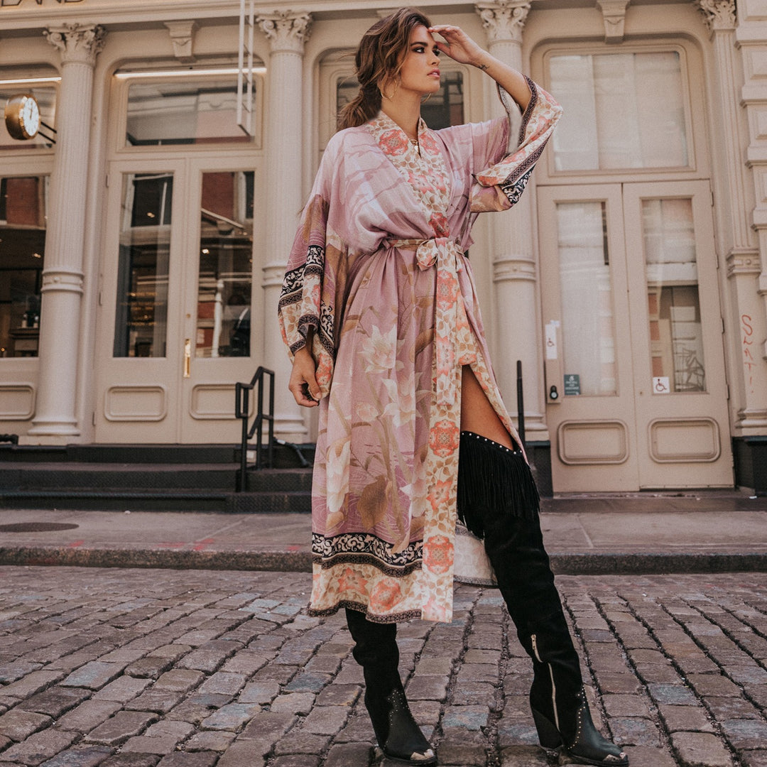 Dame Strandkaftan med kunstnerisk blomsterdesign og elegant V-hals Stilla