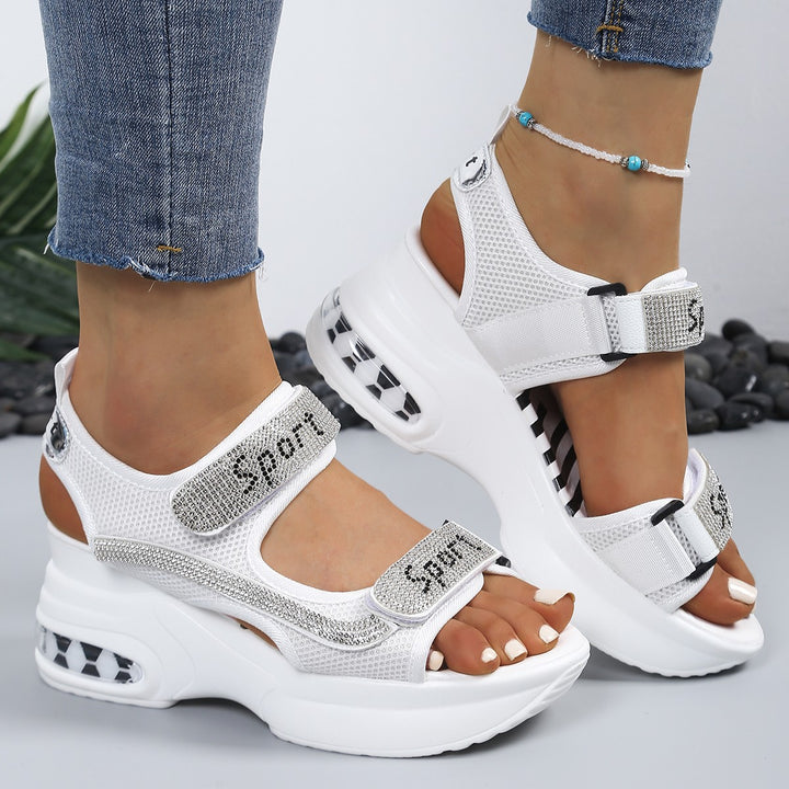 Dame Sporty Wedge-Sandaler med åndbart mesh-overflade og diskrete strass-accents Stilla