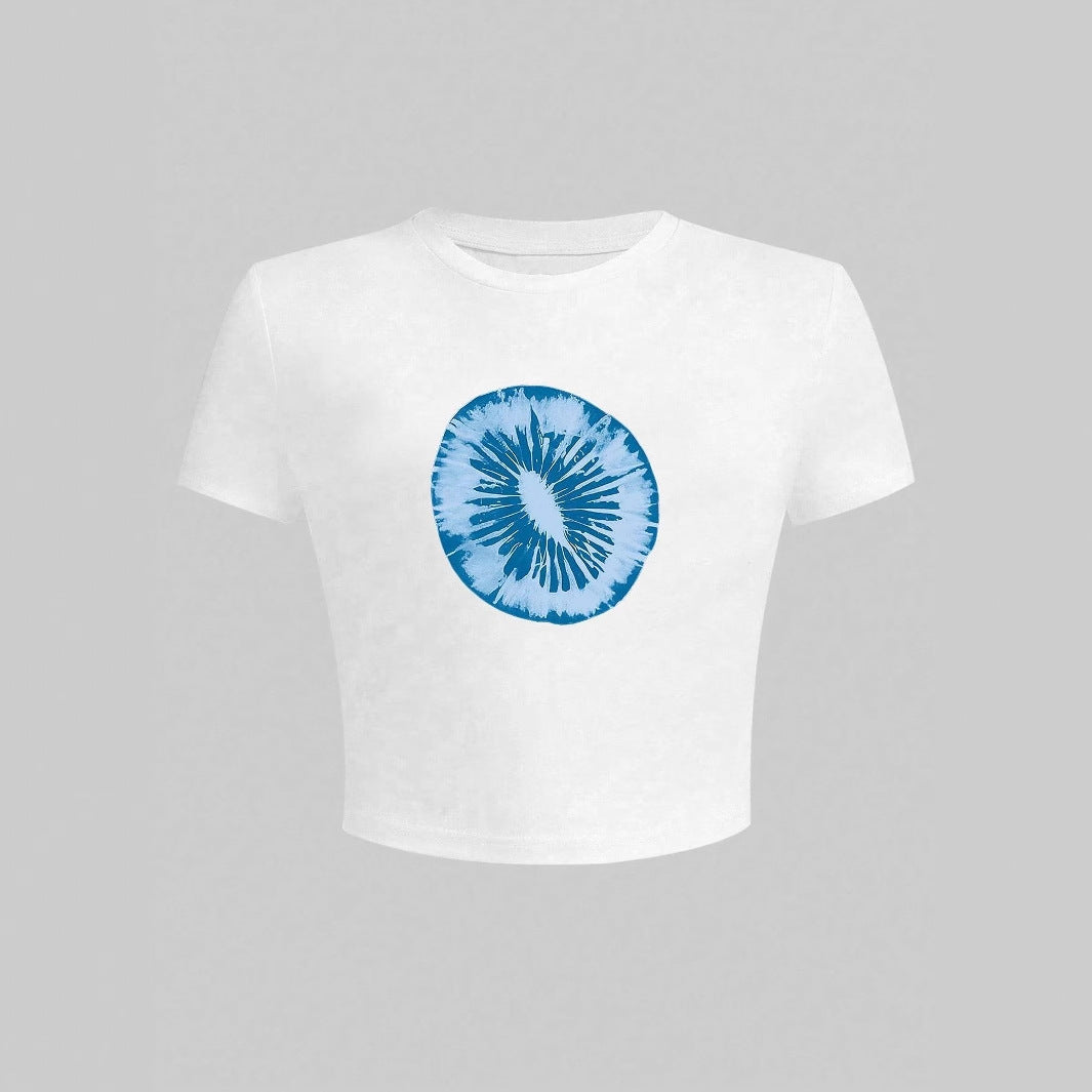 Dame T-shirt med kreativ grafisk design og urbant statement Skovae