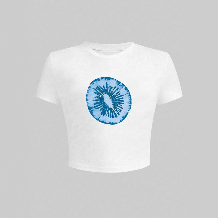 Dame T-shirt med kreativ grafisk design og urbant statement Skovae