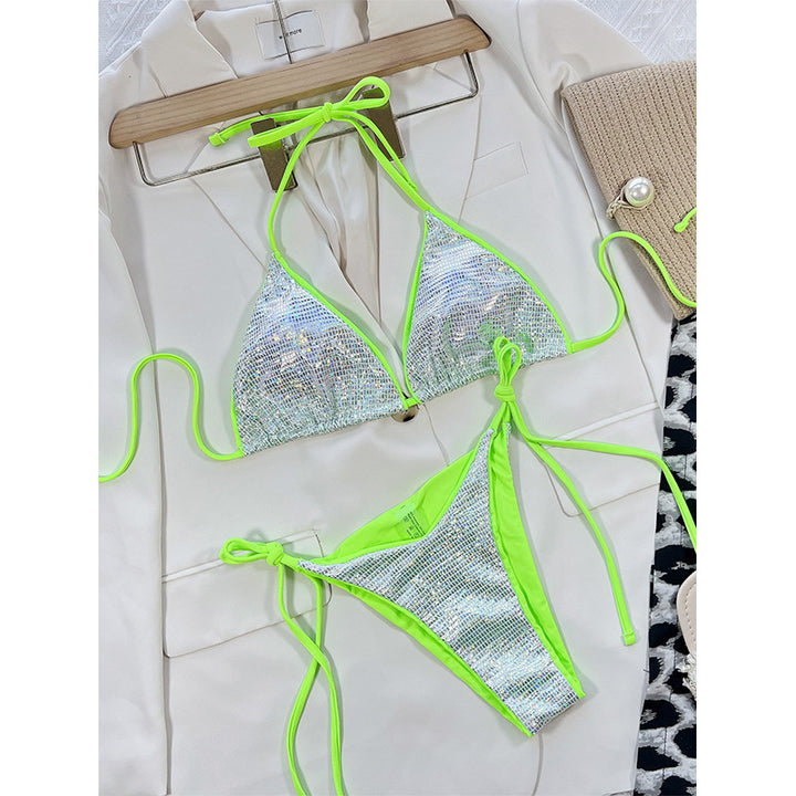 Femme Triangle String Bikini Sæt med smart detaljearbejde Stilla